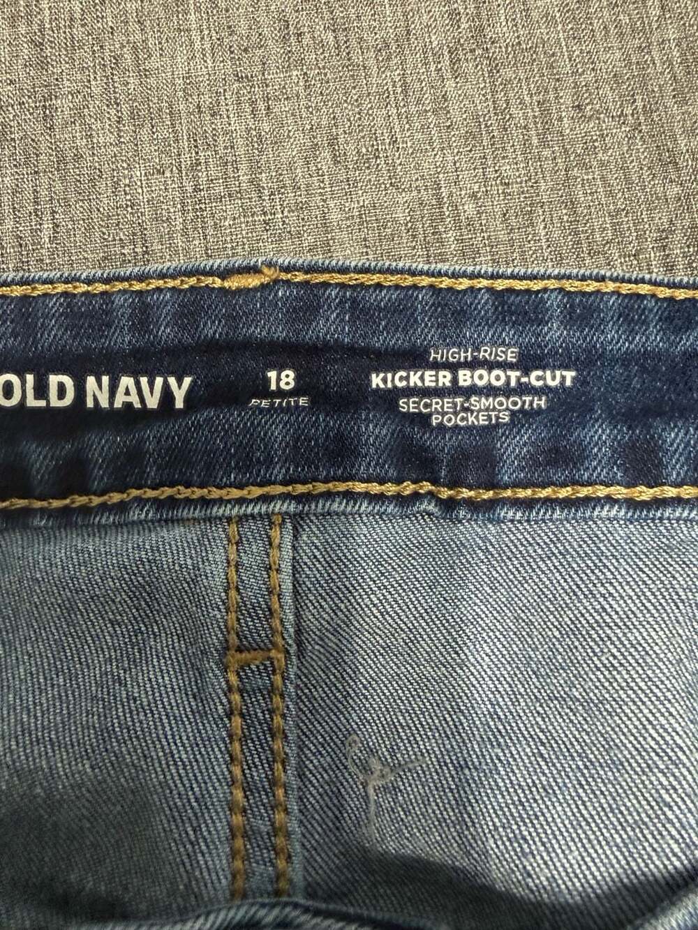 Old Navy High-Rise Kicker Boot-Cut Secret-Smooth Pockets Jeans Size 18 Petite - Picture 3 of 5